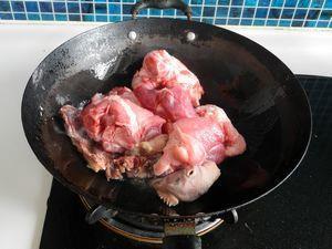 杏鲍菇棒骨炖鸡块的做法步骤5