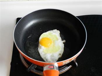 煎鸡蛋辣椒炒肉的做法步骤3