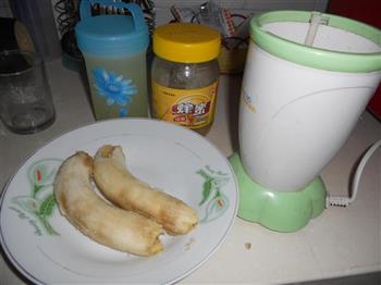 乳清香蕉奶昔的做法步骤1