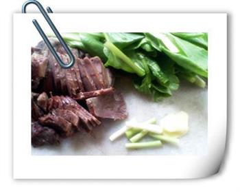 青菜牛肉炖粉条的做法步骤2