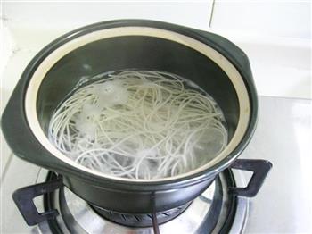 面筋沙锅汤的做法步骤2