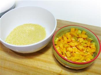 南瓜小米浓汤的做法步骤2
