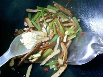 剁椒芹菜炒豆干的做法步骤12