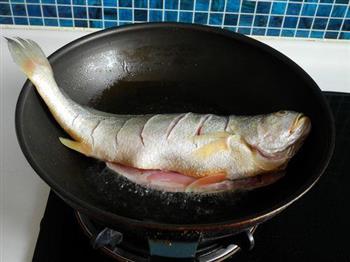 家常烧大黄鱼的做法步骤4