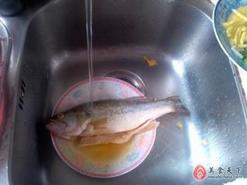 剁椒蒸鲈鱼的做法步骤4