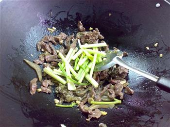 酸菜炒牛肉的做法步骤7