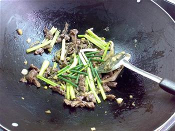 酸菜炒牛肉的做法步骤8