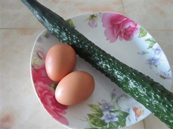 家常黄瓜炒鸡蛋的做法步骤1