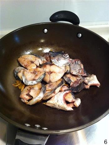 贡菜半煎煮马鲛的做法步骤5