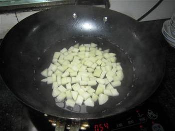 皮蛋土豆丁的做法步骤2
