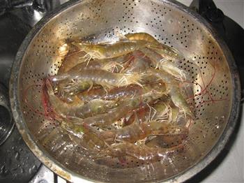 芝麻蚝油苦丁虾的做法步骤1