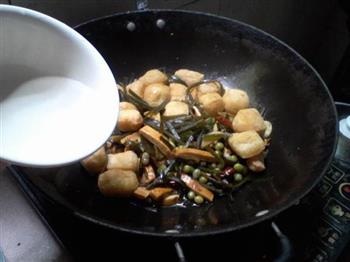 海带豆腐烧香干豌豆的做法图解14