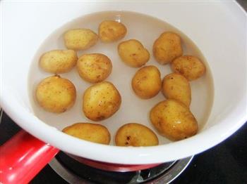 鸭油孜然小土豆的做法步骤1