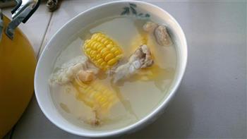 花胶玉米排骨汤的做法图解3