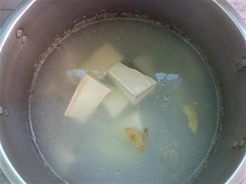 香菜鱼头豆腐汤的做法步骤6