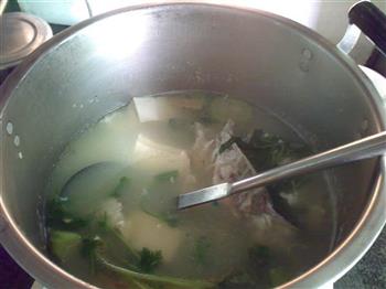 香菜鱼头豆腐汤的做法步骤8