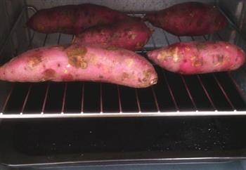 烤红薯的做法步骤4