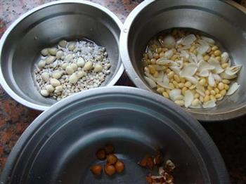 杏仁薏米百合豆浆的做法图解2
