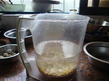 杏仁薏米百合豆浆的做法图解4