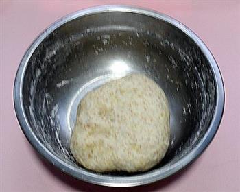 麦麸红豆沙面包的做法图解3