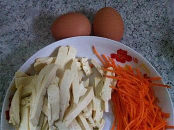 胡萝卜鸡蛋豆腐汤的做法步骤1