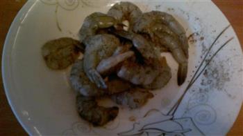 凤尾酥虾的做法步骤2