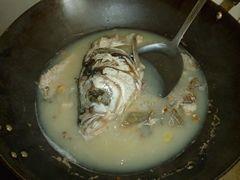奶香鱼头汤的做法步骤4