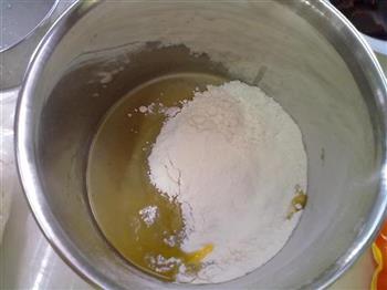广式蛋黄豆沙月饼的做法步骤5