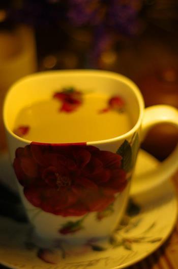 蜂蜜玫瑰奶茶的做法步骤6