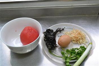 番茄虾皮蛋花汤的做法步骤1