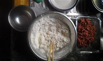 牛肉豌豆烧饼的做法步骤1