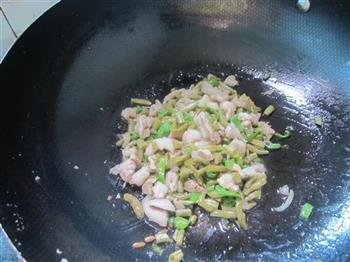 咸豆角炒肉的做法步骤4