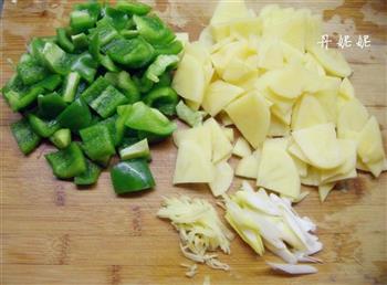 肉炒青椒土豆片的做法步骤2