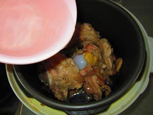 石锅酸菜大骨汤的做法步骤3