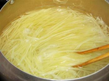 凉拌酸辣土豆丝的做法步骤3