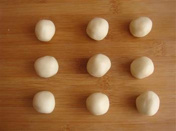 蛋黄酥的做法步骤6