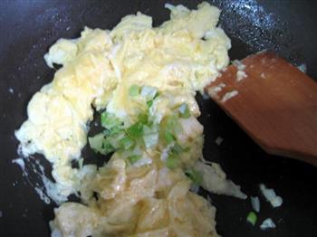豆酱鸡蛋炒饭的做法步骤4