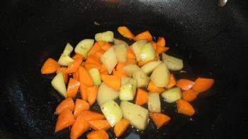 红萝卜炒土豆的做法步骤4