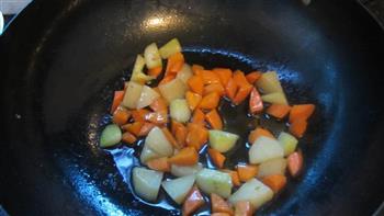 红萝卜炒土豆的做法步骤5