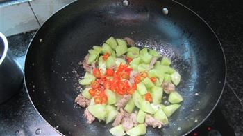 黄瓜猪肉片的做法步骤6
