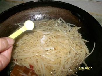 炝炒土豆丝的做法步骤10