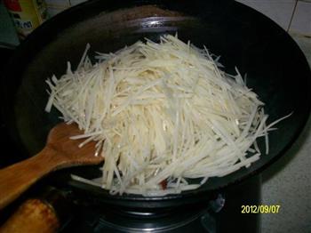 炝炒土豆丝的做法步骤7
