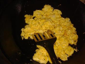 蒜黄鸡蛋的做法图解3