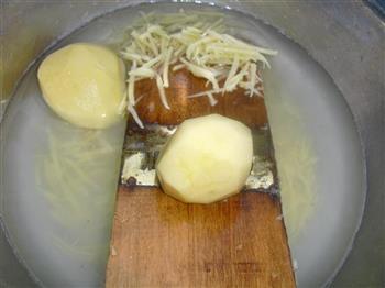 油泼土豆丸子的做法步骤1