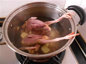 黄芪大枣鸽子汤的做法步骤2