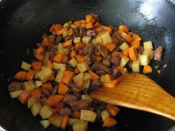 土豆牛肉胡萝卜饭的做法步骤7