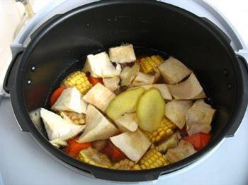 榴莲皮玉米老鸭汤的做法步骤6