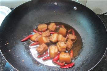 红牛烧红烧肉的做法步骤5