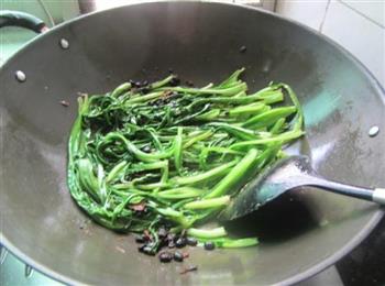 鲮鱼豆豉炒油麦菜的做法步骤6