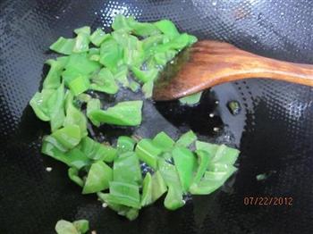 蚝油尖椒干豆腐的做法步骤2